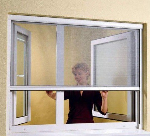 Rolós szúnyogháló ablakra